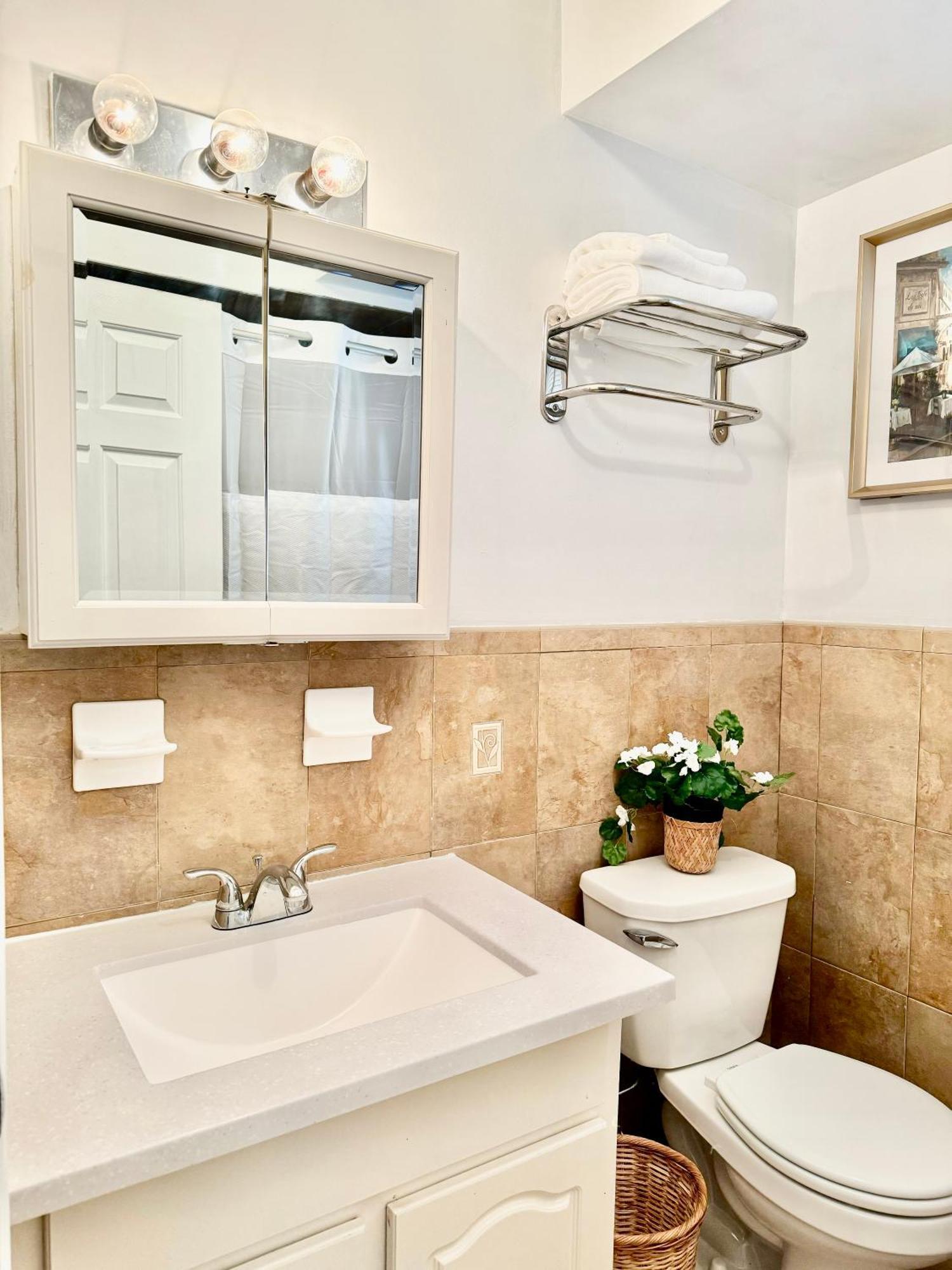 Stylish Evergreen Apartment By Newark Airport Eksteriør billede